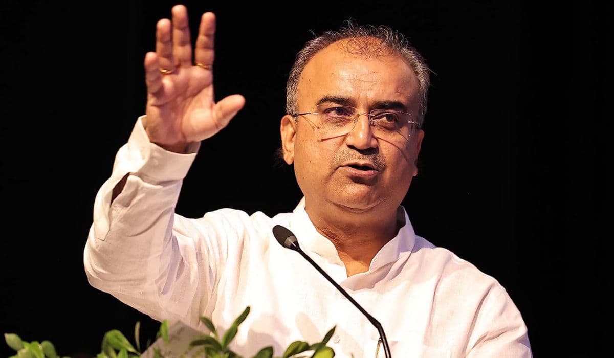 दिलीप जायसवाल से लिया कर्ज 5 साल पहले ही चुका दिया, प्रशांत किशोर के आरोप पर मंगल पांडेय का पलटवार