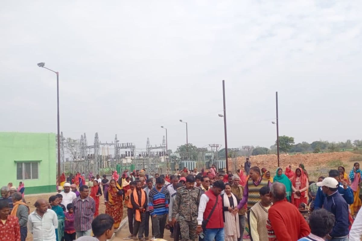 Hazaribagh News: बिजली सबस्टेशन के रात्रि प्रहरी की ब्रेन हेम्ब्रेज से मौत, शव के साथ परिजनों ने किया हंगामा