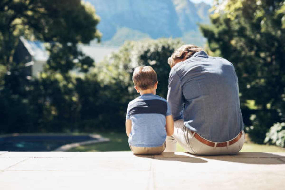 Parenting Tips: बच्चों को बनाना चाहते हैं ईमानदार? खुद कभी न करें ये गलतियां