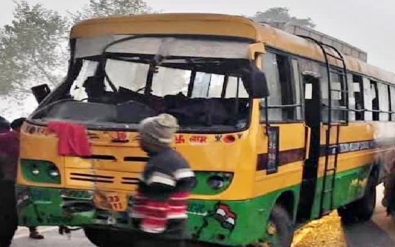 Bihar News: सीएम नीतीश कुमार के कार्यक्रम से लौट रहे पुलिस जवानों से भरी बस टकरायी, दर्जनों पुलिसकर्मी जख्मी