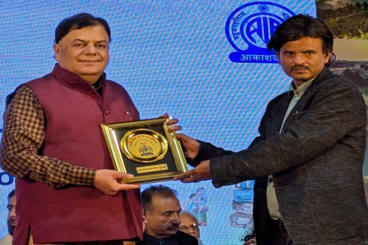 Akashvani Samman: वरिष्ठ पत्रकार-कवि प्रदीप सरदाना को मिला आकाशवाणी सम्मान, गणतन्त्र दिवस पर करेंगे रेडियो पर काव्य पाठ