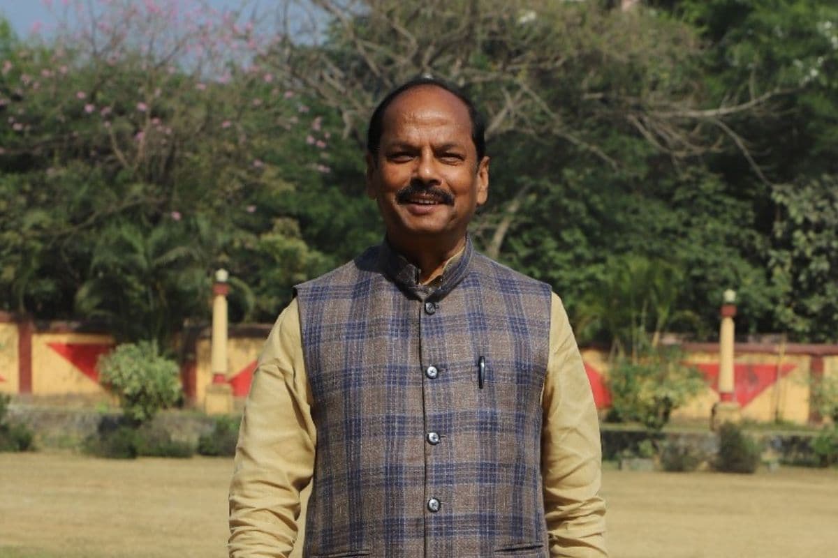 रांची रवाना होने से पहले जमशेदपुर के सिदगोड़ा सूर्य मंदिर में झारखंड के पूर्व सीएम रघुवर दास रांची रवाना होने से पहले जमशेदपुर के सिदगोड़ा सूर्य मंदिर में झारखंड के पूर्व सीएम रघुवर दास