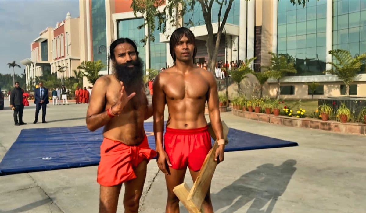 Video: बिहार के राजा यादव के फैन हुए बाबा रामदेव, देश के युवाओं से की ये खास अपील