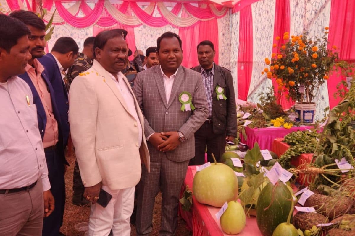 Kisan Mela: झारखंड के शिक्षा मंत्री रामदास सोरेन ने किसानों का बढ़ाया हौसला, कहा-सरकारी योजनाओं का लाभ लेकर बनें आत्मनिर्भर