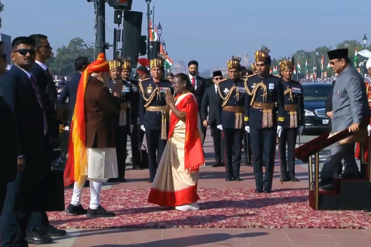 Republic Day 2025: राष्ट्रपति द्रौपदी मुर्मू ने फहराया तिरंगा, कर्तव्य पथ पर दुनिया देख रही भारत की ताकत