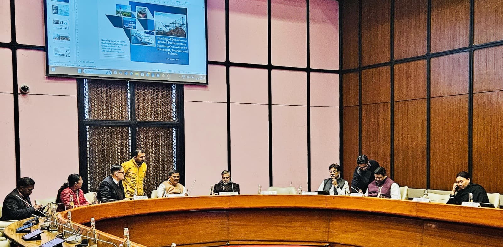 बंदरगाह से दूर बसे राज्यों में मजबूत होंगे जलमार्ग, संजय झा ने उठाया बिहार में ड्राई पोर्ट का मुद्दा