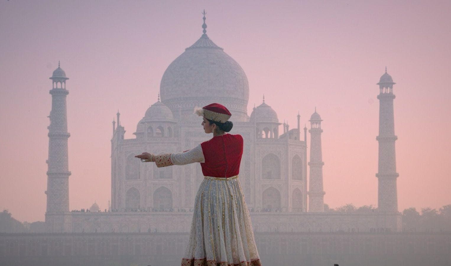 ताज महल में 'प्यार किया तो डरना क्या' का मोहक मंचन, म्यूजिक के जरिए 'मुगल-ए-आजम' की शानदार प्रस्तुति