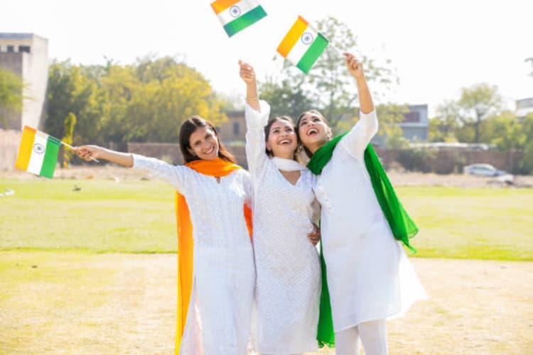 Republic Day Outfits Ideas: इस गणतंत्र दिवस दिखना चाहती हैं सबसे खूबसूरत, तो कैरी करें इन अभिनेत्रियों के तिरंगा लुक्स