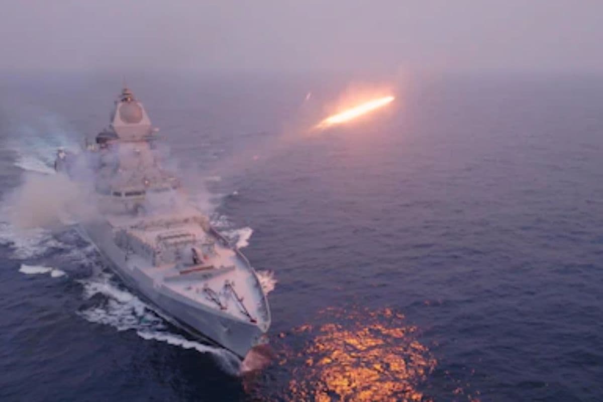 आज 3 युद्धपोतों को देश को समर्पित करेंगे पीएम मोदी, भारतीय नौसेना की ताकत में होगा इजाफा 