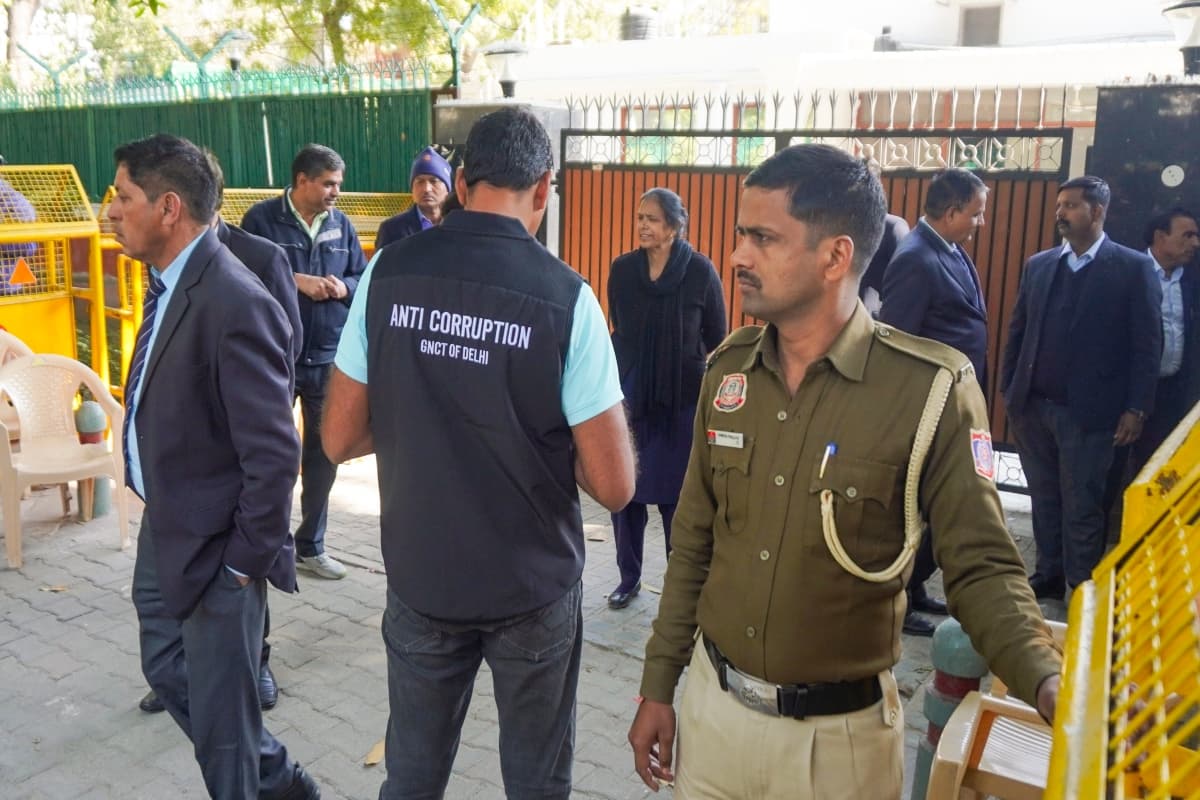 Delhi Election 2025: 15 करोड़ वाले आरोप पर अरविंद केजरीवाल को ACB का नोटिस, मांगे इन सवालों के जवाब