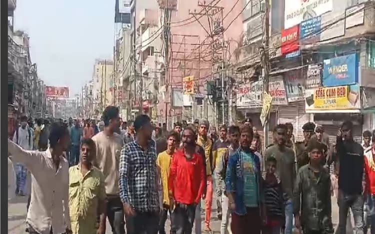 Patna News: पटना में मूर्ति विसर्जन के दौरान बवाल, सभी दुकानें बंद, देखिए वीडियो...