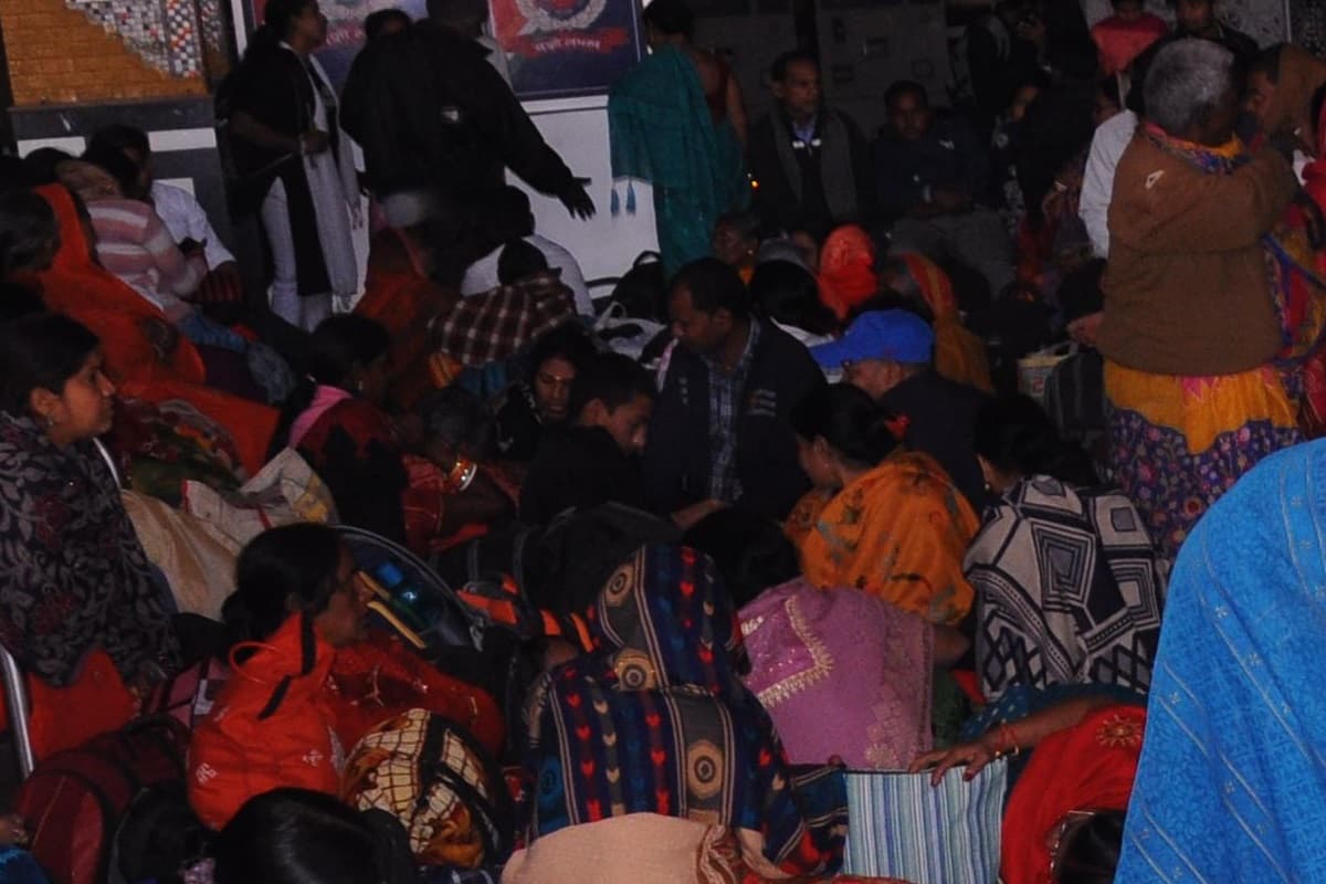 भागलपुर से 20 सामान्य कोच वाली कुंभ स्पेशल ट्रेन दो हजार श्रद्धालुओं को लेकर रवाना