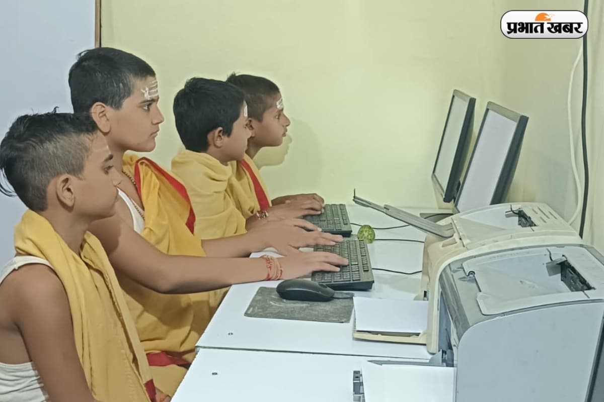 प्रयागराज में वेद मंत्रों के साथ अब AI का ज्ञान भी ले रहे वेदपाठी