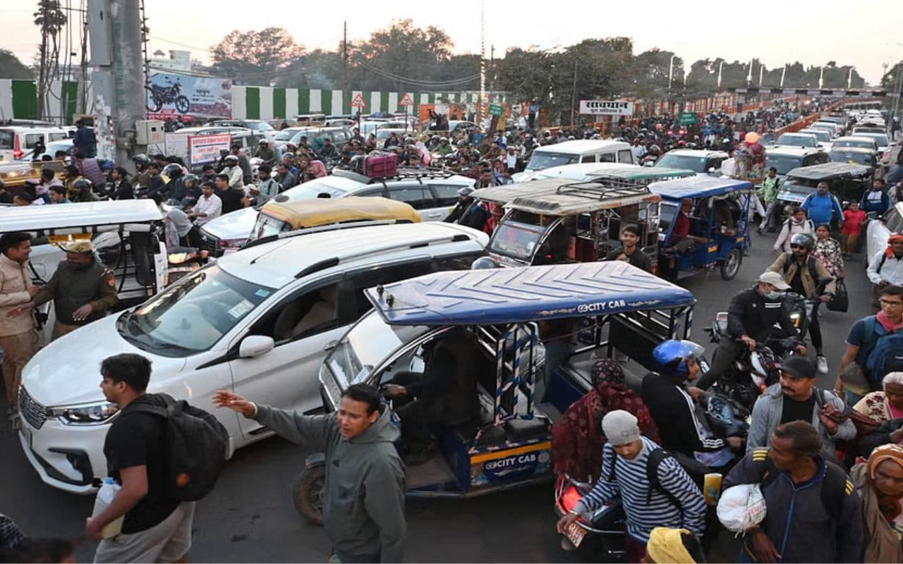 Bihar News: बिहार से यूपी जाने वाले भारी वाहनों के प्रवेश पर लगी रोक, जीटी रोड-एनएच-31 और 33 पर भारी जाम