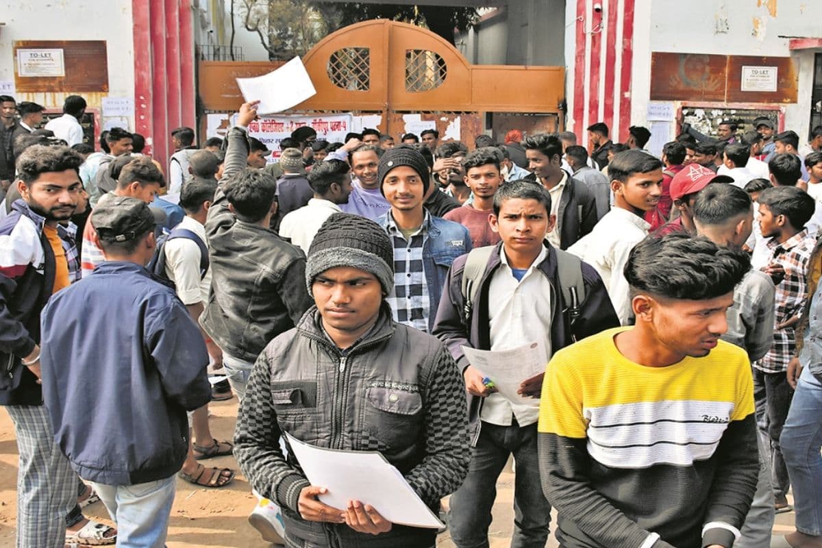 Bihar Board 12th Exam: बिहार इंटर परीक्षा के पहले दिन आठ जिलों से 81 परीक्षार्थी निष्कासित, सबसे अधिक शेखपुरा से 34