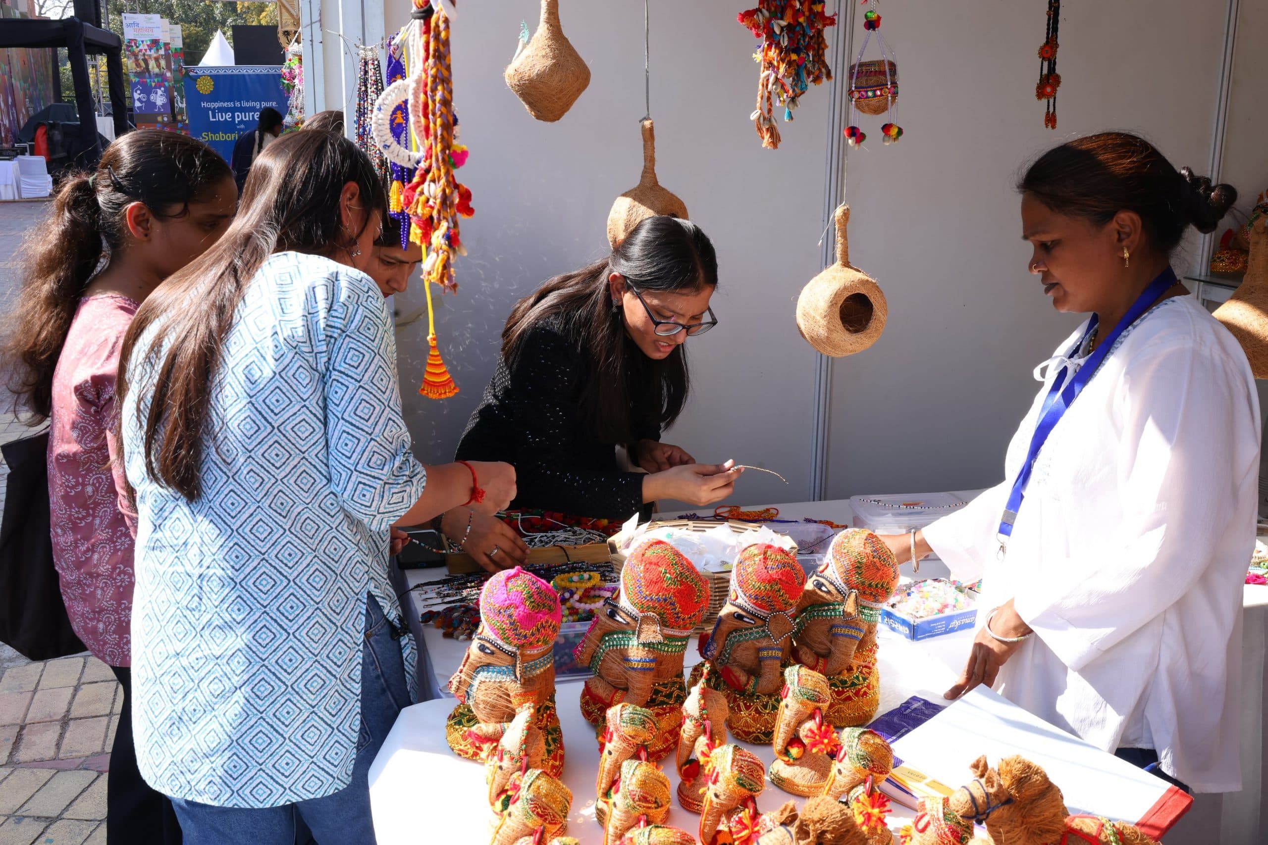 Tribal: रिलायंस रिटेल पर अब मिलेंगे आदिवासी उत्पाद