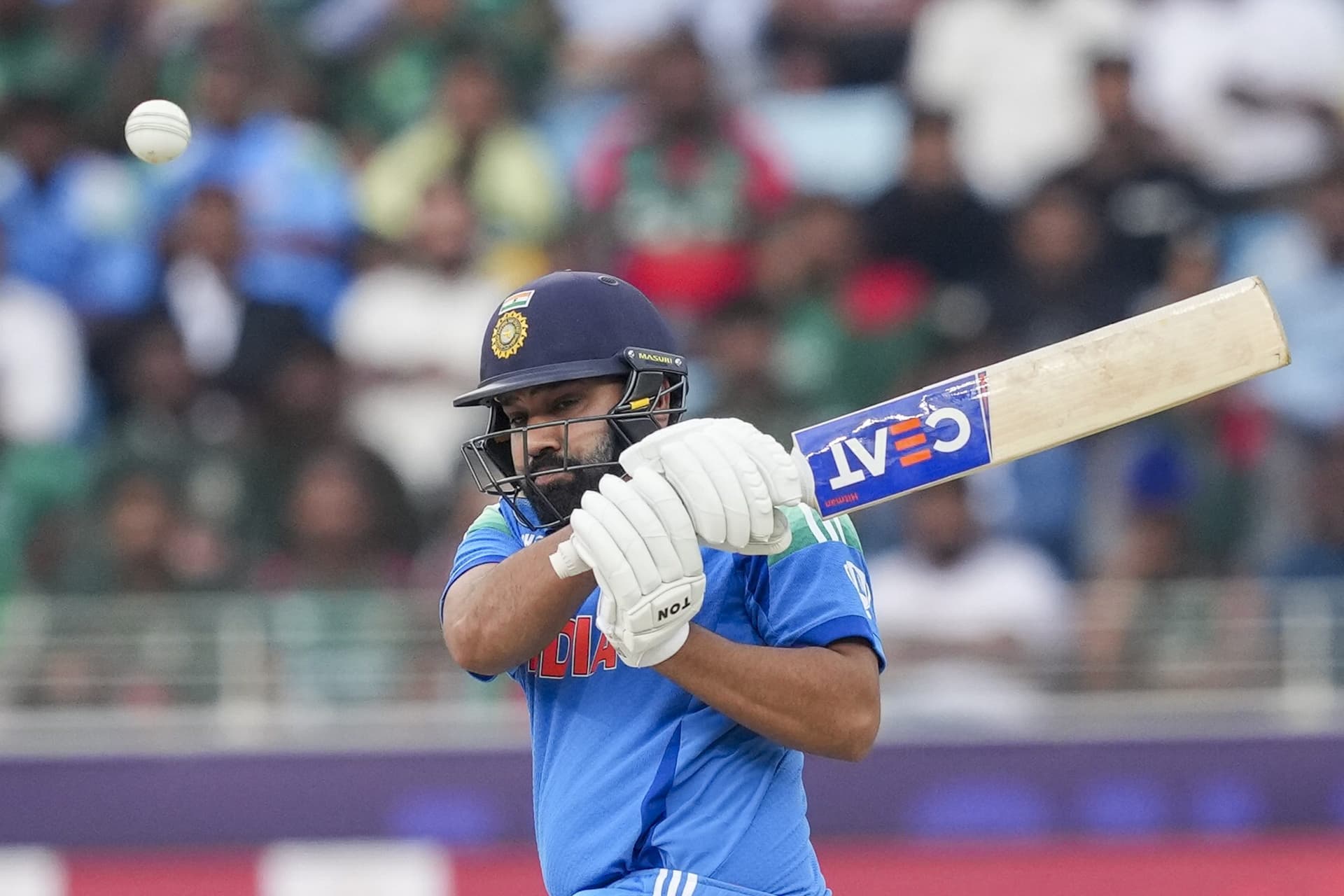रोहित शर्मा ने तोड़ा महान सचिन का रिकॉर्ड, 11000 ODI रन बनाकर किया कमाल