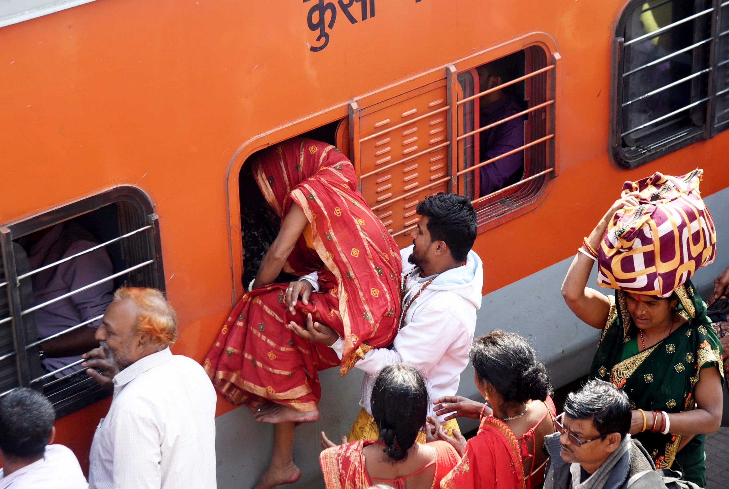 भगदड़ के बाद एक्शन में रेल मंत्रालय, जनरल टिकटों की बुकिंग प्रणाली में होगा बड़ा बदलाव