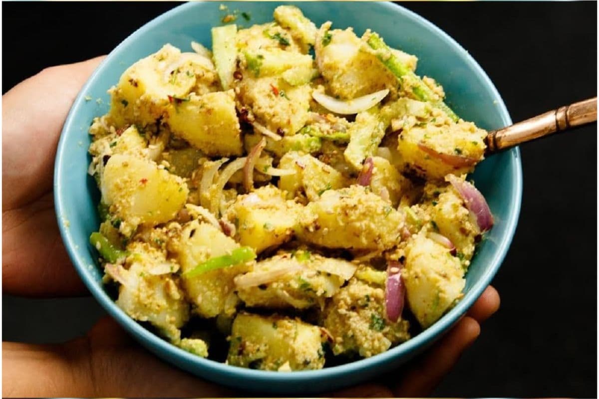 Aloo Pyaj Ka Achar: इस आसान रेसिपी से बनाये आलू-प्याज का आचार,स्वाद में लाएं नया ट्विस्ट