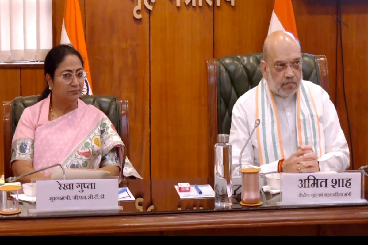 Amit Shah: रोहिंग्या और बांग्लादेशी घुसपैठियों के मददगारों पर अमित शाह सख्त, कहा- कार्रवाई करे दिल्ली पुलिस