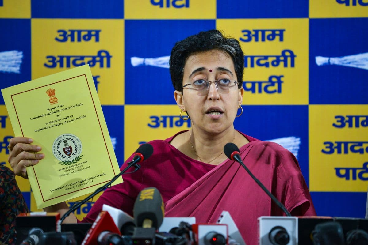 CAG रिपोर्ट पर दिल्ली में बवाल, आतिशी ने LG-ED और CBI को ठहराया गुनहगार
