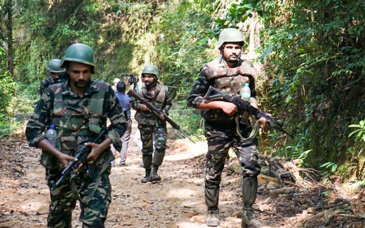 Bihar News: एक लाख का इनामी हार्डकोर नक्सली लोहा सिंह गिरफ्तार, पुलिस को मिली बड़ी सफलता