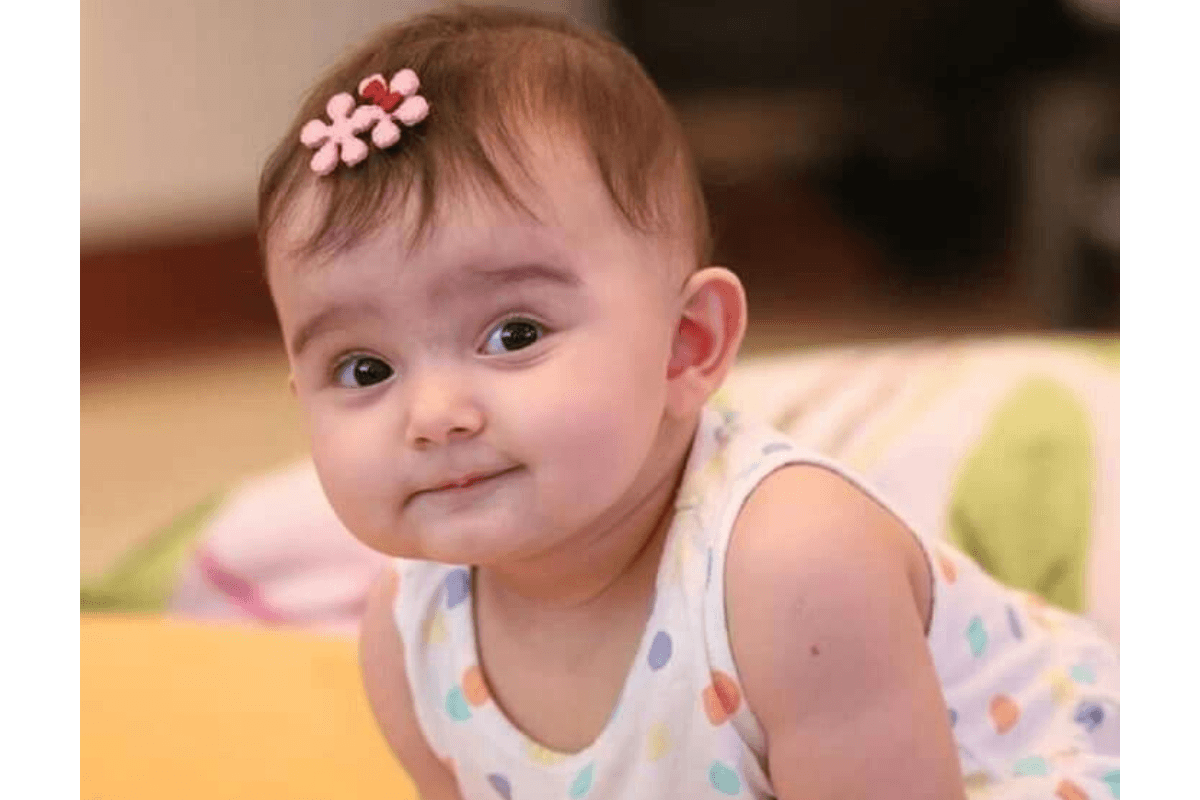 Baby Girl Names Starting with E: 20 यूनिक और प्यारे बेबी गर्ल नाम 'E' से शुरू होने वाले