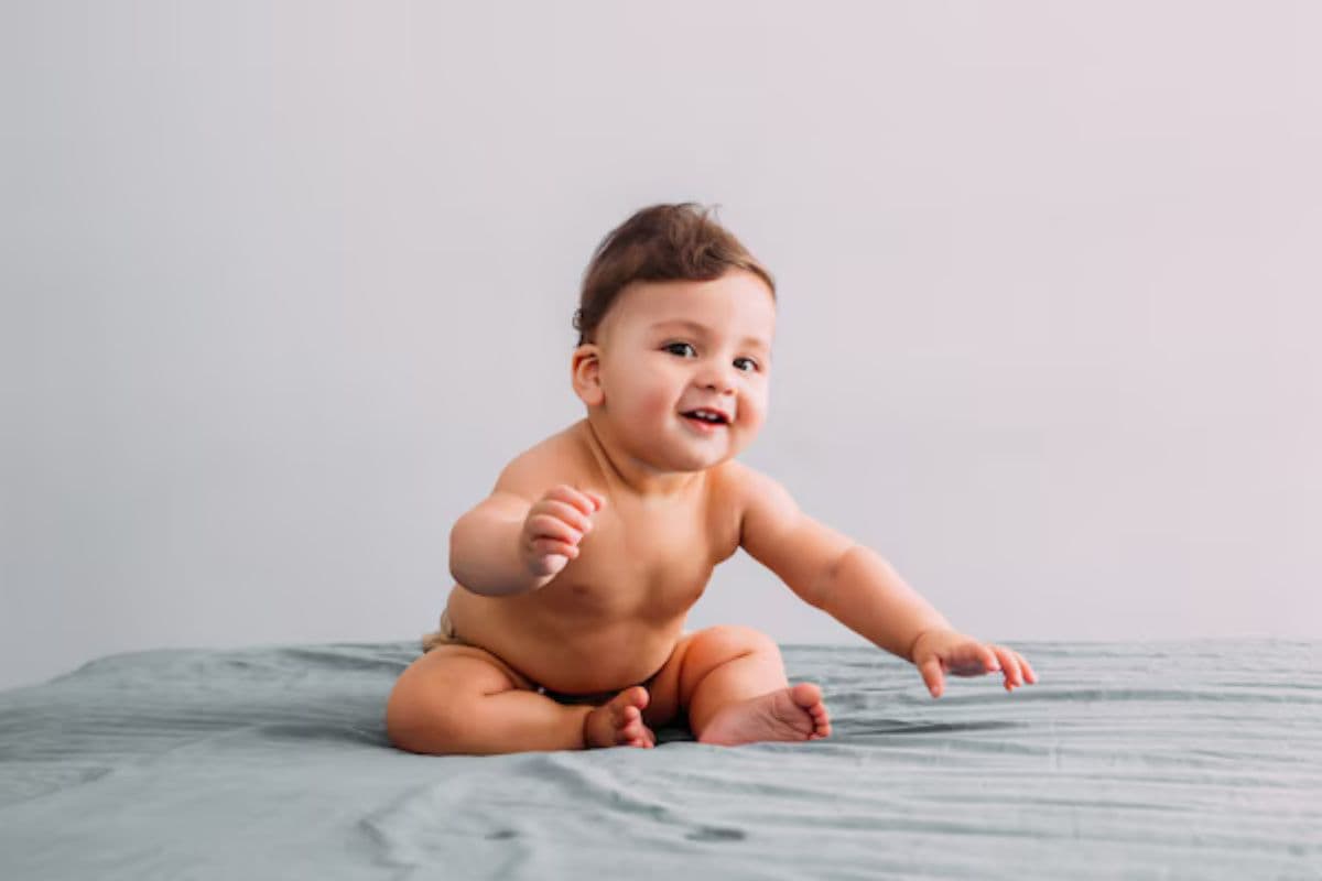 Baby Names: मार्च में जन्मे लड़कों के लिए लकी हैं 'म' से शुरू होने वाले ये प्यारे नाम
