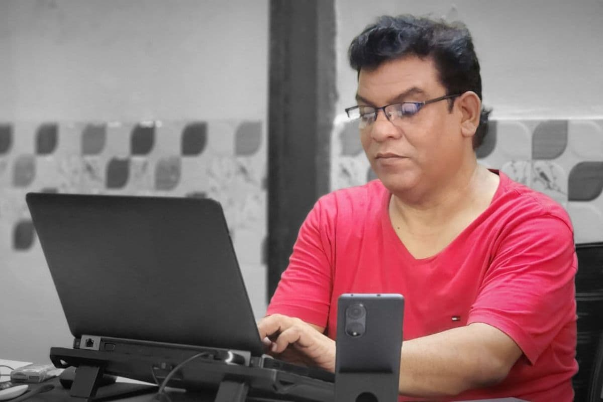 खेसारी लाल यादव की 'दबंग सरकार' ने बदली जिंदगी, पवन सिंह की 'लाखन सिंह' होगी रिलीज, कौन हैं भोजपुरी स्क्रीन राइटर मनोज पांडेय?