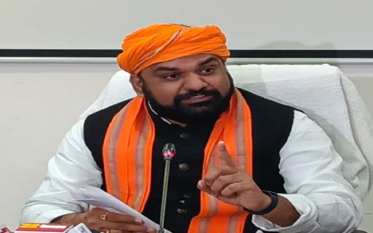 Bihar Budget: बिहार में बजट पेश होने से मचा सियासी घमासान, बीजेपी और राजद में बयानबाजी का दौर शुरू