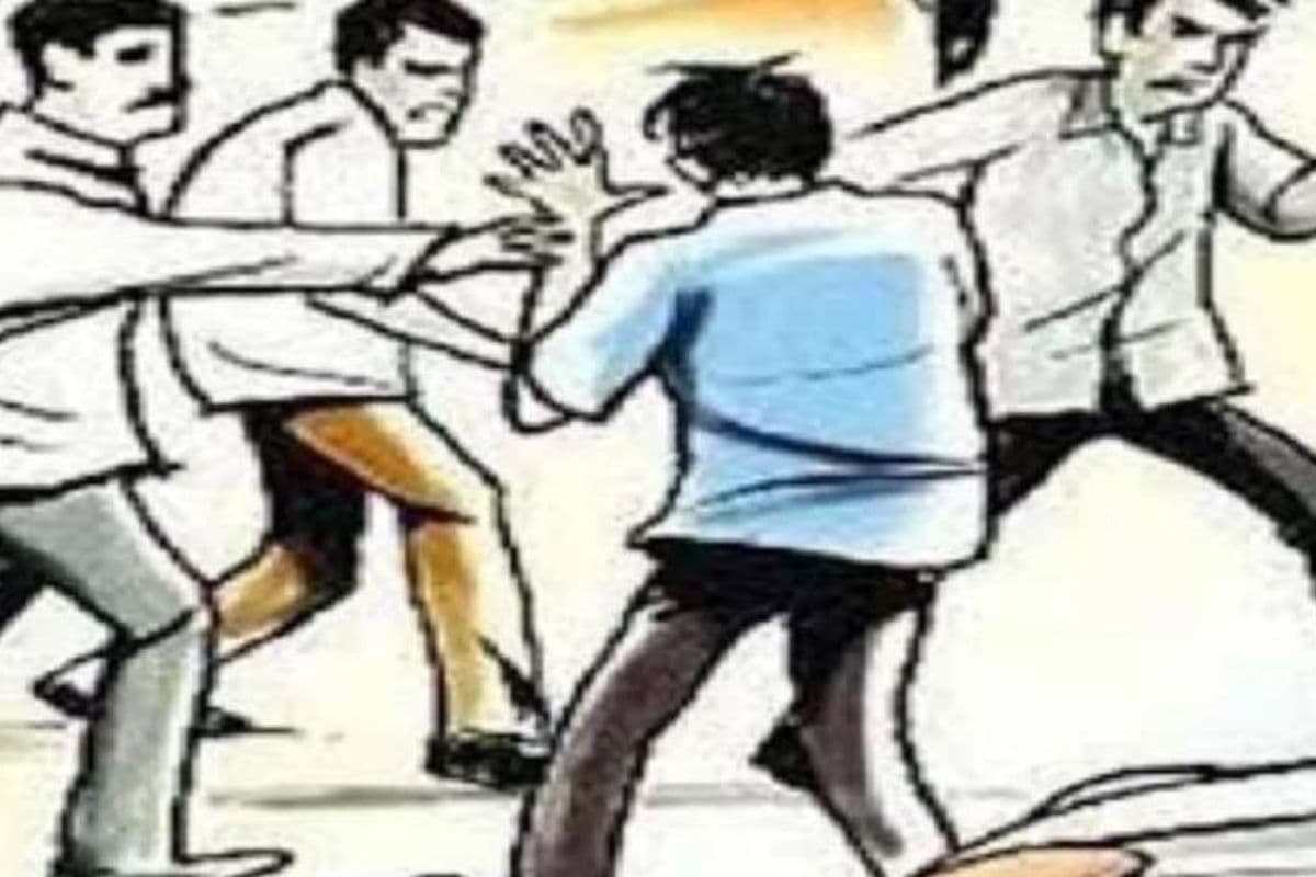 मुजफ्फरपुर के स्कूल में हुआ विवाद, हेडमास्टर और ग्रामीणों के बीच भिड़ंत, जानें पूरा मामला 