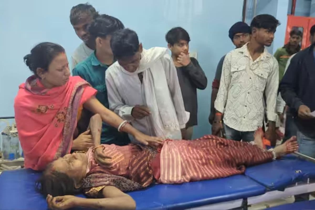 मेले में जा रही मैजिक हुई हादसे की शिकार, 35 घायल, 12 की हालत गंभीर