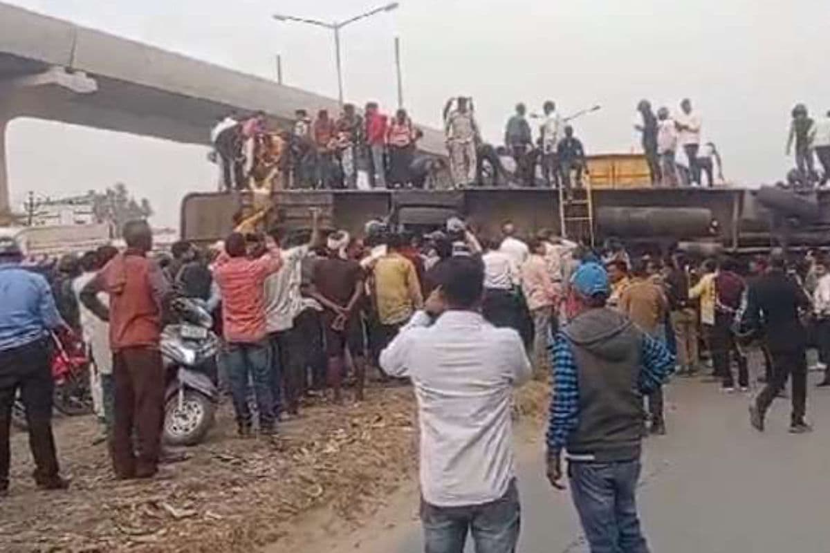 कुम्भ स्नान कर लौट रहे श्रद्धालुओं से भरी बस पटना में पलटी, एक दर्जन से ज्यादा घायल