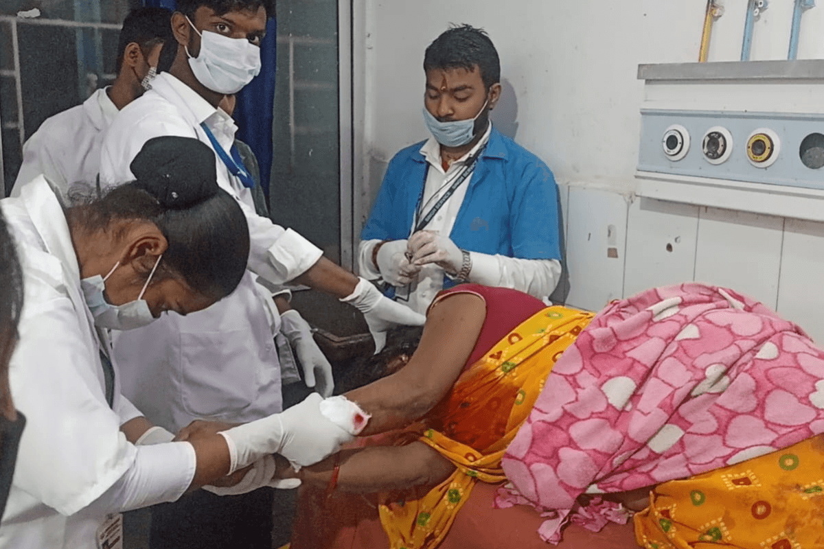 Bihar News: बेटे ने मां पर कुल्हाड़ी से किया जानलेवा हमला, घरेलू विवाद में दोनों के बीच मारपीट