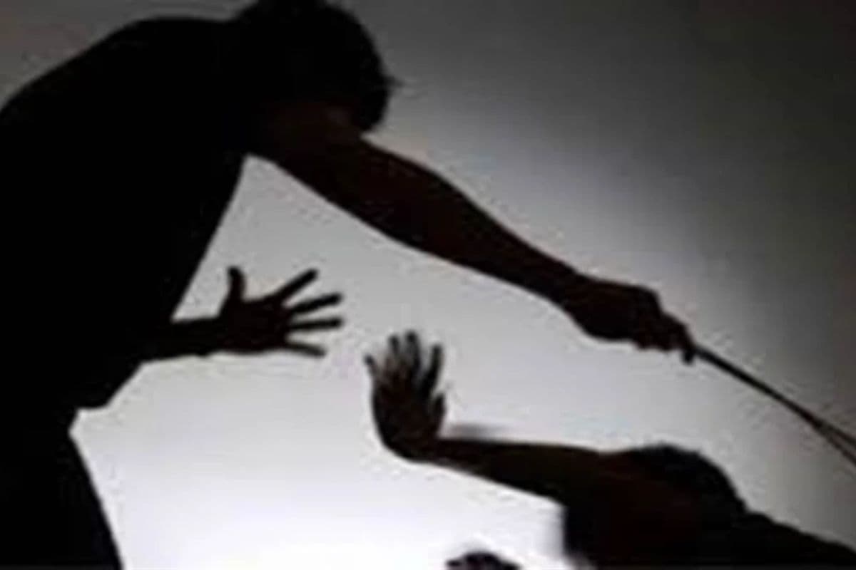 बिहार में शिक्षिका की शिकायत देना पड़ा भारी, प्रधानाध्यापिका पर स्कूल में ही जानलेवा हमला