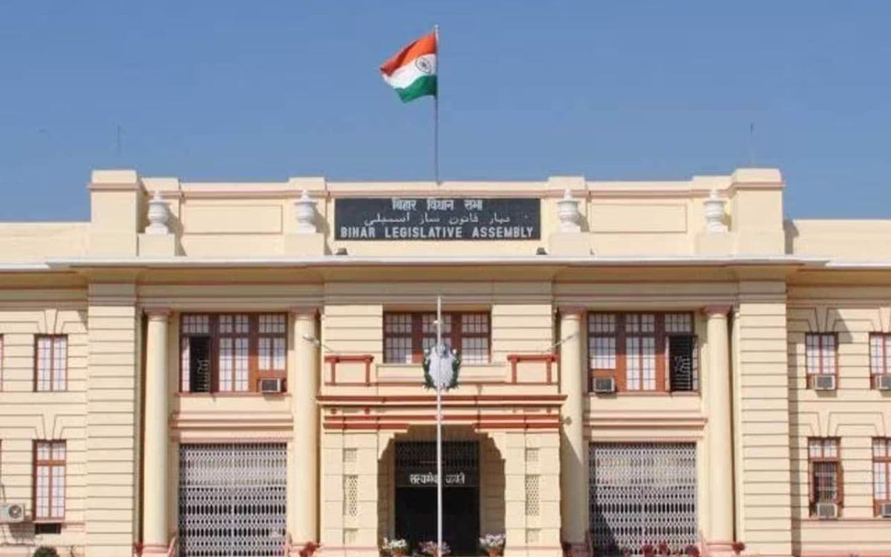 Bihar Elections: बिहार में चुनाव की तैयारी शुरू, होली से पहले पटना आएगी EC की टीम, वोटर लिस्ट से 4 लाख नाम कटे