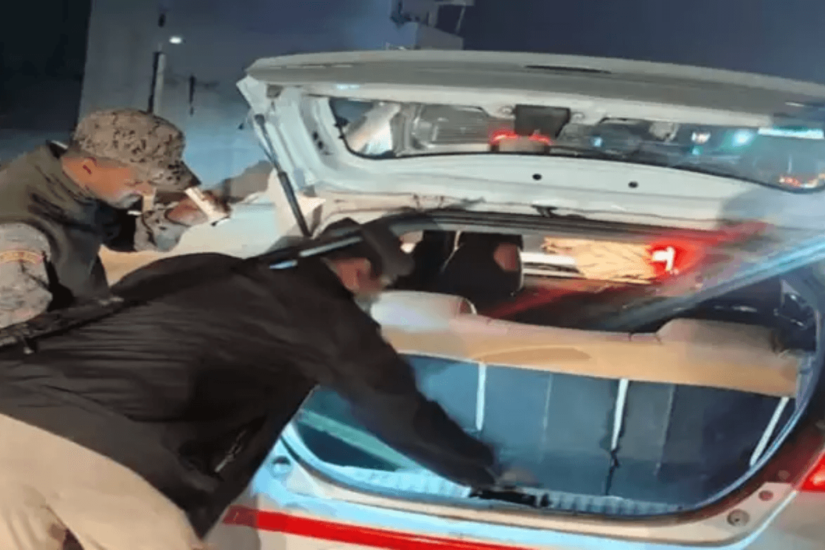 Bihar Crime: लग्जरी कार से आधी रात आ रही थी आवाजें, पुलिस ने पकड़ा तो मिले तीन युवक और दो गर्ल डांसर