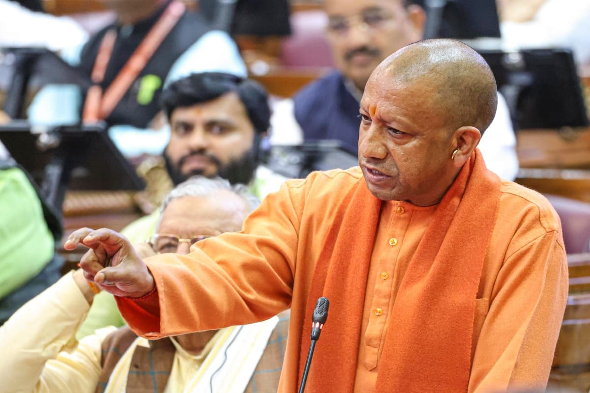 CM Yogi: विधानसभा में गरजे सीएम योगी, कहा- महाकुंभ को बदनाम करना 56 करोड़ लोगों की आस्था से खिलवाड़  