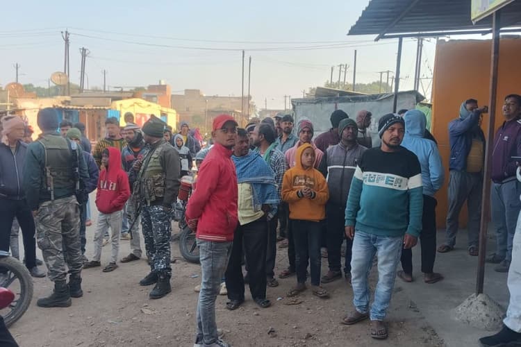 गिरिडीह में अज्ञात वाहन की चपेट में आकर एक की मौत, सड़क जाम करने की तैयारी में आक्रोशित परिजन