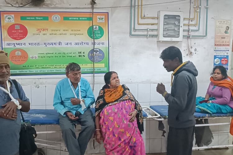 धनबाद में बड़ा हादसा, कुंभ स्नान कर लौट रहे श्रद्धालुओं से भरी बस की ट्रक से टक्कर, एक दर्जन लोग घायल