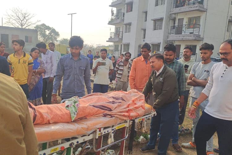 सरायकेला में बाइक की टक्कर से घायल युवक रातभर सड़क पर तड़पता रहा, मौत