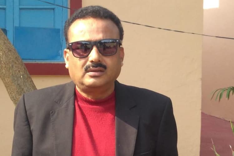 धनबाद में पोस्टमास्टर प्रभात रंजन को CBI ने रिश्वत लेते दबोचा, ट्रांसफर पोस्टिंग का है बड़ा खिलाड़ी