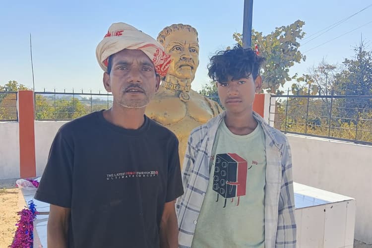 तेलंगा खड़िया के वशंज की कहानी पढ़ आंखों में आ जाएंगे आंसू, पिता की हत्या के बाद खा रहे हैं दर-दर की ठोकर