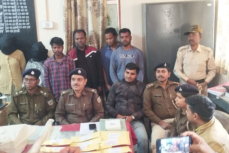 Jharkhand Crime News: पति बना पत्नी के प्यार में रोड़ा तो प्रेमी के साथ मिलकर कर दी हत्या, 6 आरोपी गिरफ्तार