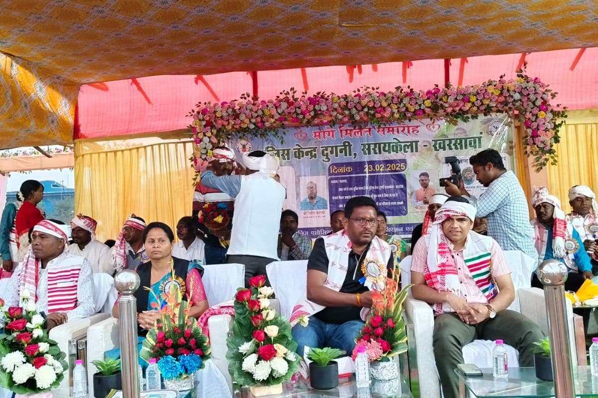 मागे पोरोब पर सरायकेला के पुलिस लाइन में जमकर थिरके खरसावां विधायक, देखें Video