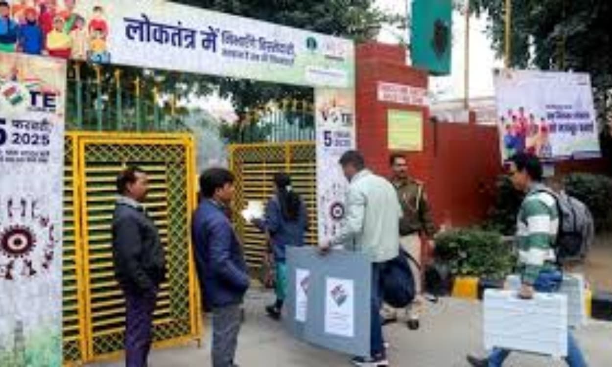 Delhi Election 2025: दिल्ली में वोटिंग के दौरान मचा हंगामा, BJP ने फर्जी वोटिंग का लगाया आरोप