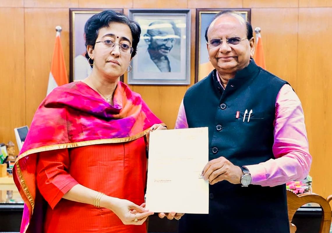 Delhi Assembly Dissolved: दिल्ली की 7वीं विधानसभा भंग, आतिशी ने दिया इस्तीफा, कौन होगा दिल्ली का नया सीएम?