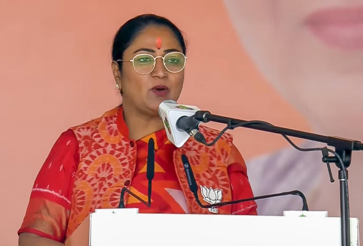 Delhi CM Oath Ceremony: रेखा गुप्ता ने ली मुख्यमंत्री पद की शपथ, प्रवेश वर्मा बने डिप्टी सीएम