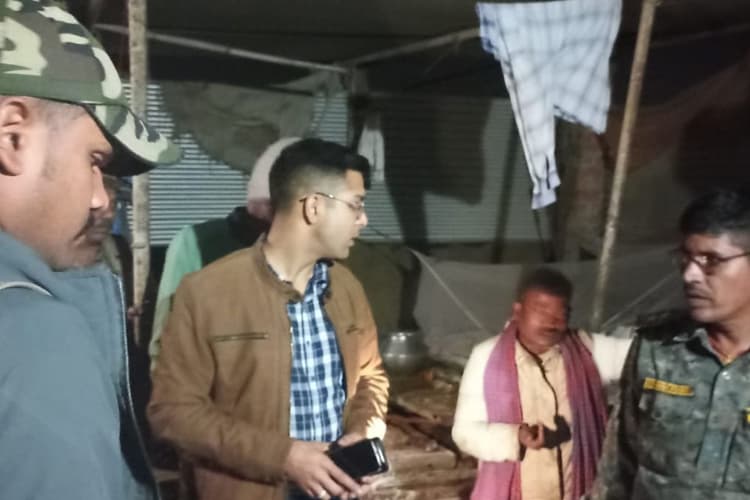 Dhanbad Crime: धनबाद में बाइक सवार अपराधियों ने की अंधाधुंध फायरिंग, गोली लगने से दो मजदूर घायल