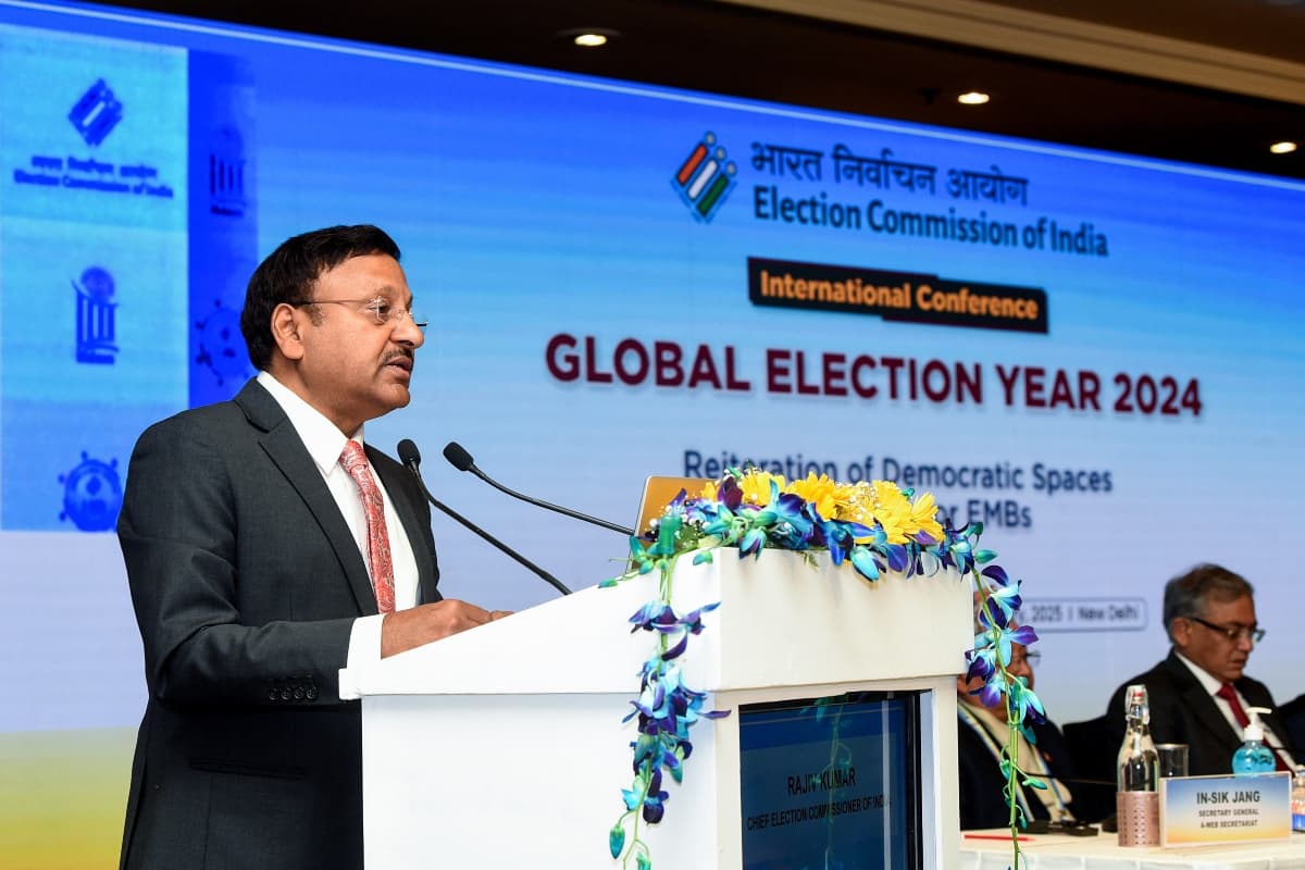 नए मुख्य चुनाव आयुक्त को लेकर 17 फरवरी को होगी बैठक, पीएम मोदी और राहुल गांधी करेंगे चयन